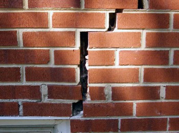 rotating-foundation-wall-crack-lg1